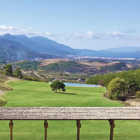 Golf & Peacock 33, 2.kat מלון דירות